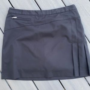 Izod black golf skirt